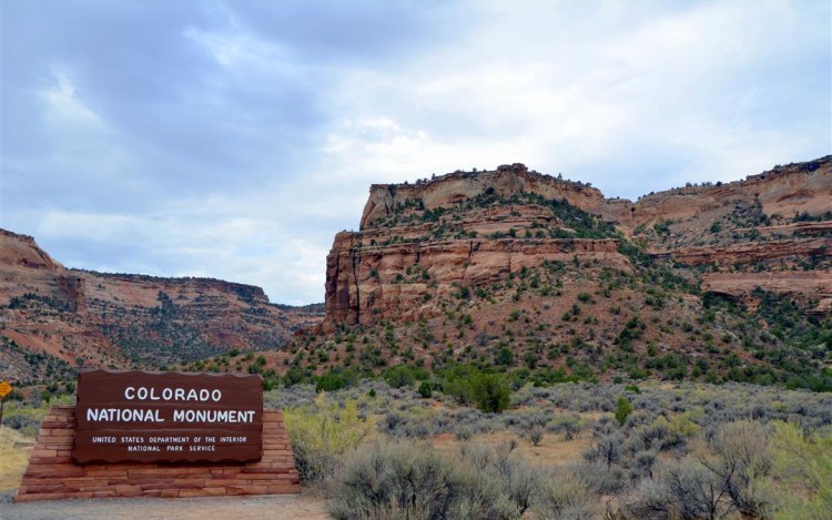 Colorado-national-Monument-sign